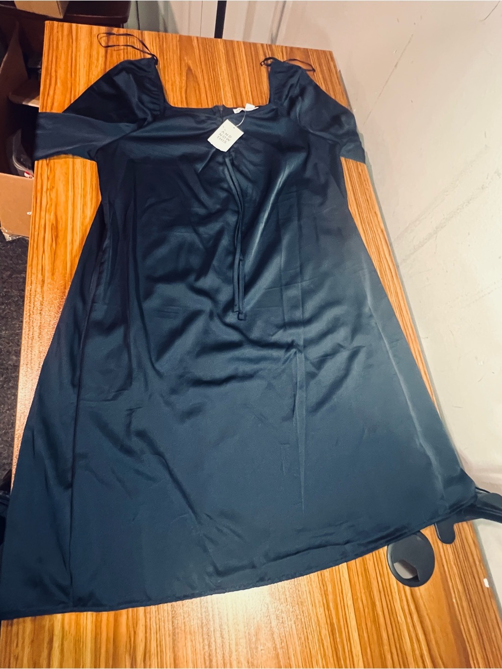 Black Long-Sleeve Satin Dress - Classic Evening Look